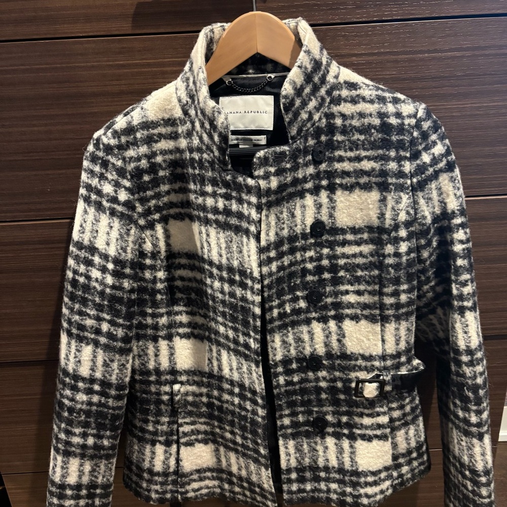 Banana Republic Black and Cream Plaid Teddy Jacket